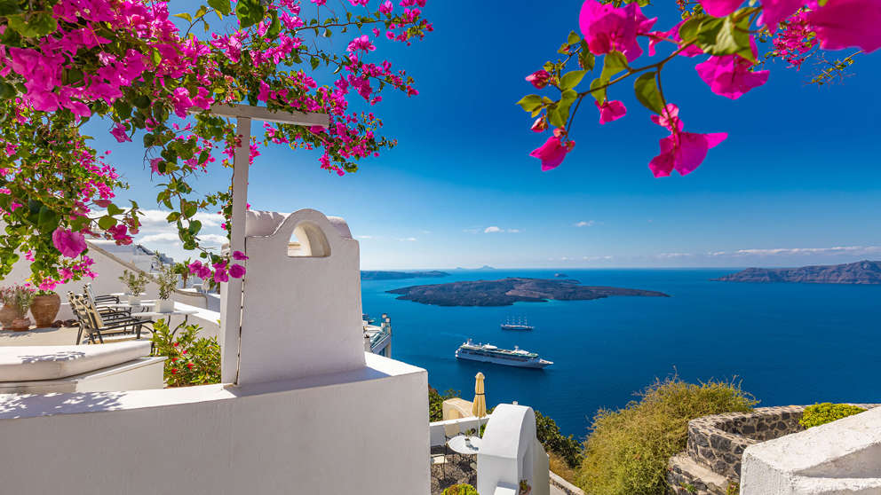 1920X1080 Santorini Cruiseshio In Bay