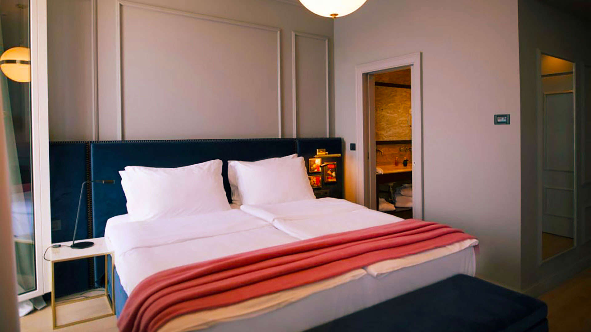 Excelsior Room2