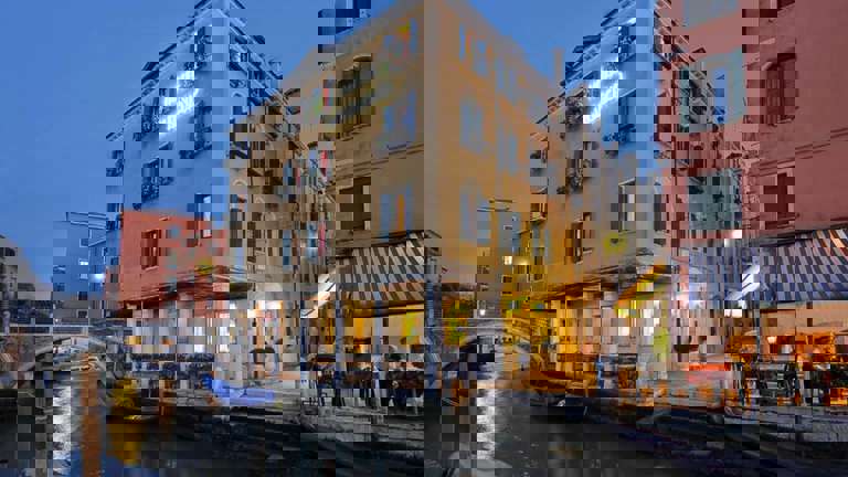 1920X1080 Arlecchino Facade