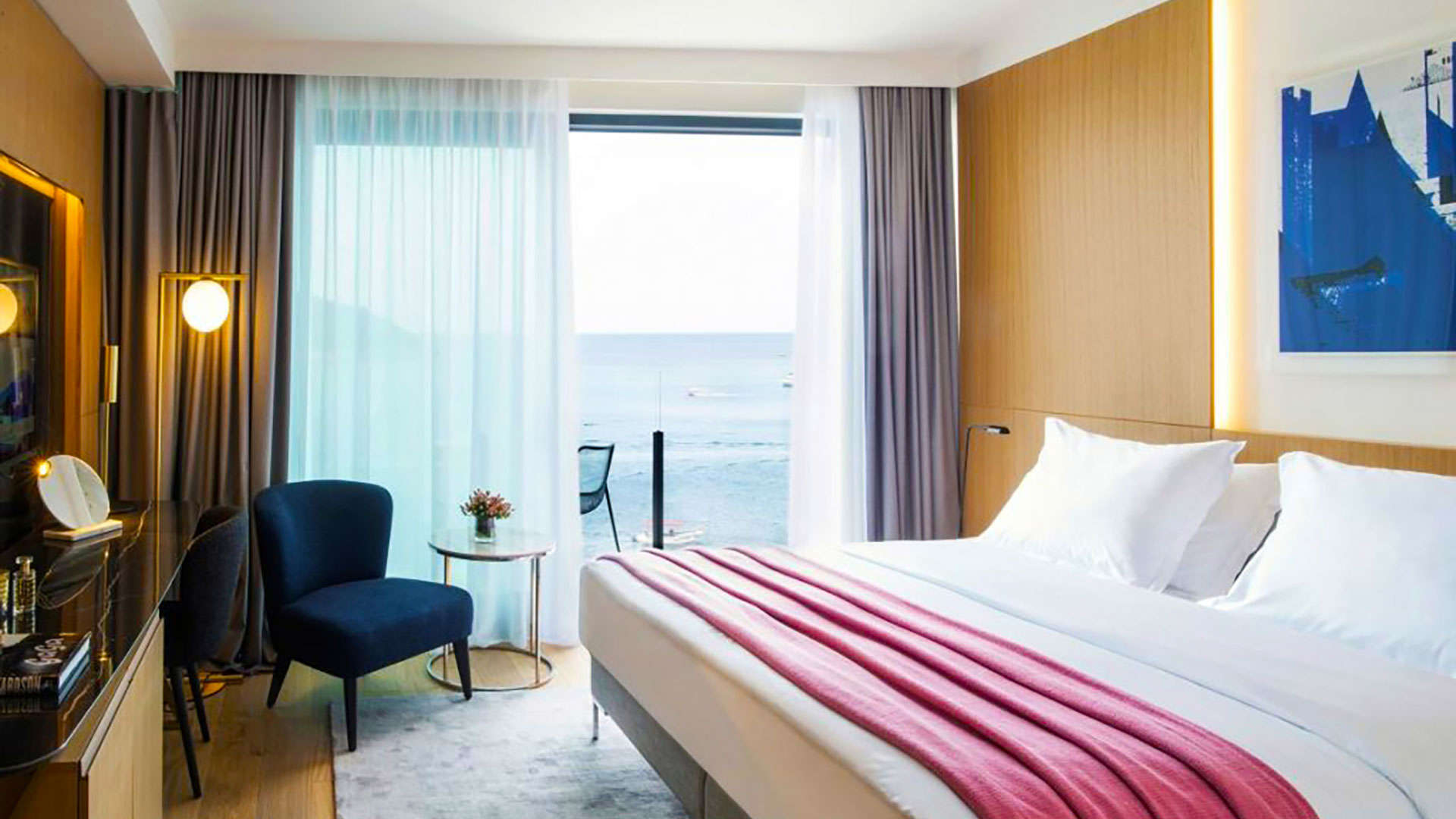 Excelsior Room1