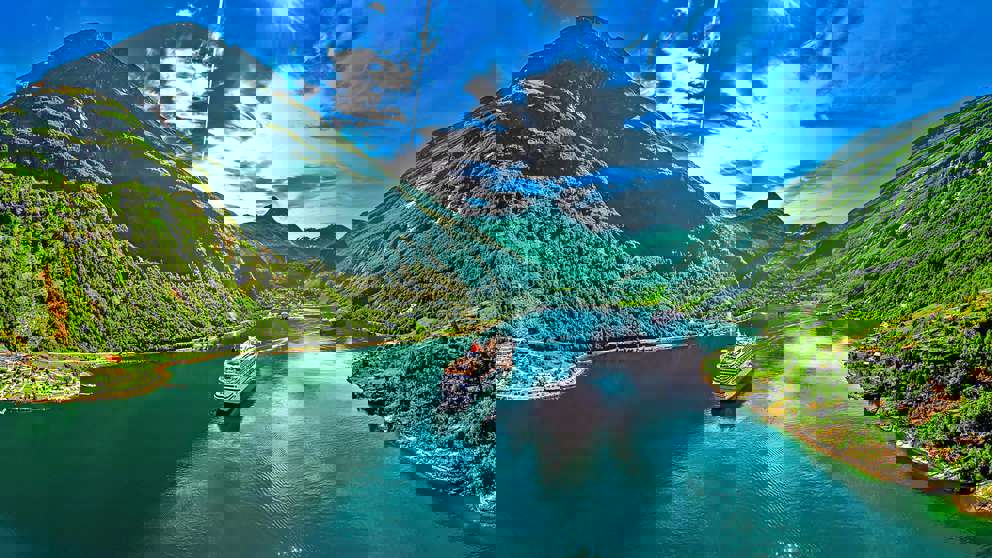 Geiranger Costa Paa Vej