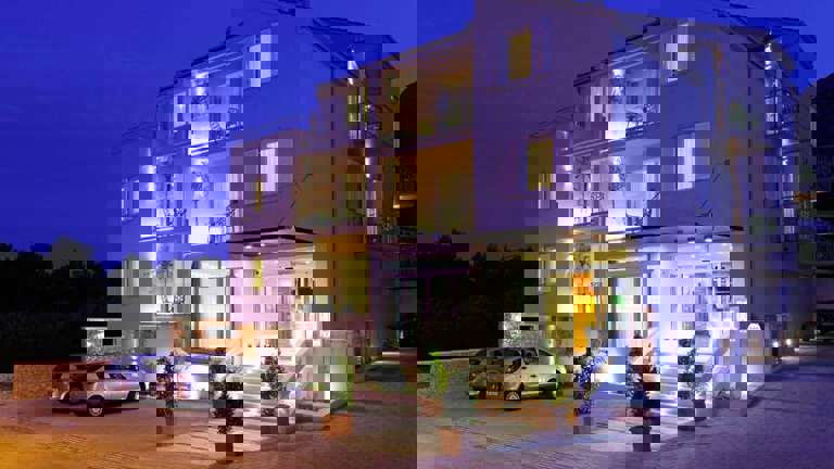 1920X1080 Brac Boutique Facade